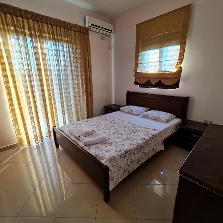 ゲストハウス Centrum Apartments Ksamil クサミル